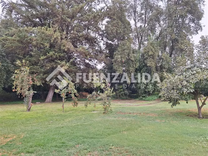Casa en venta de 4 dorm. en Peñaflor Locomoción
