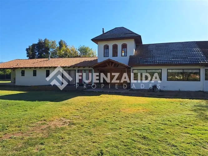 Casa en venta de 4 dorm. en Peñaflor Locomoción