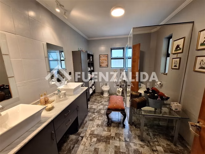Casa en venta de 4 dorm. en Peñaflor Locomoción