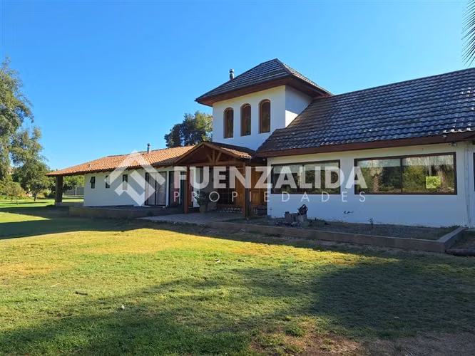 Casa en venta de 4 dorm. en Peñaflor Locomoción