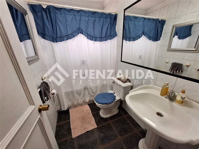 Casa en venta de 4 dorm. en Peñaflor Locomoción