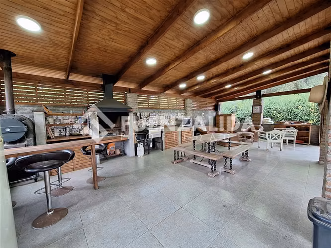 Casa en venta de 4 dorm. en Peñaflor Locomoción
