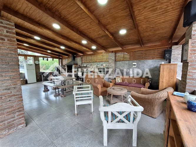 Casa en venta de 4 dorm. en Peñaflor Locomoción