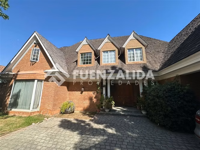 En venta Sector Los Trapenses 6d 6b piscina y jardin .