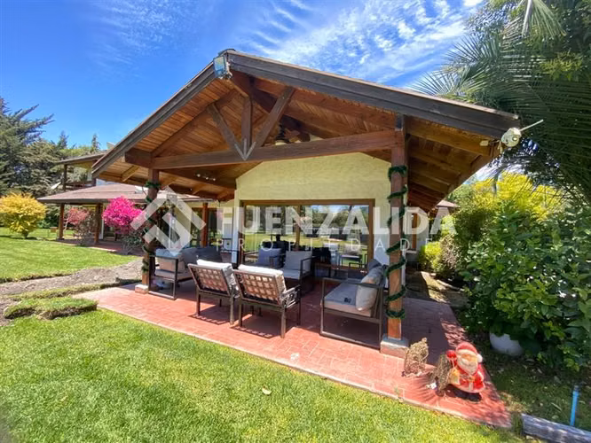 Parcela vendo 5D 4B Piscina Quincho P solar en Talagante