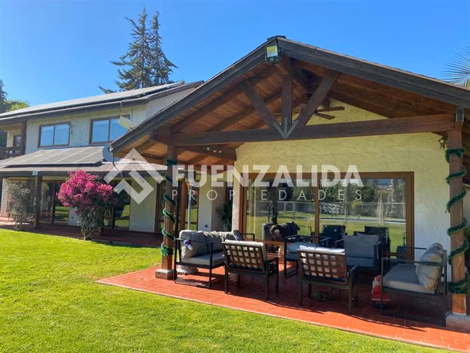 Parcela vendo 5D 4B Piscina Quincho P solar en Talagante