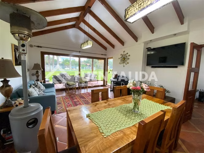 Parcela vendo 5D 4B Piscina Quincho P solar en Talagante