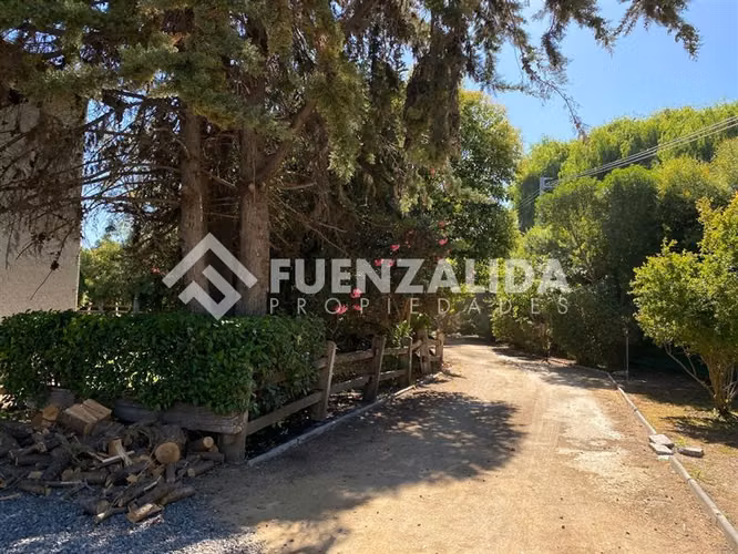 Parcela vendo 5D 4B Piscina Quincho P solar en Talagante