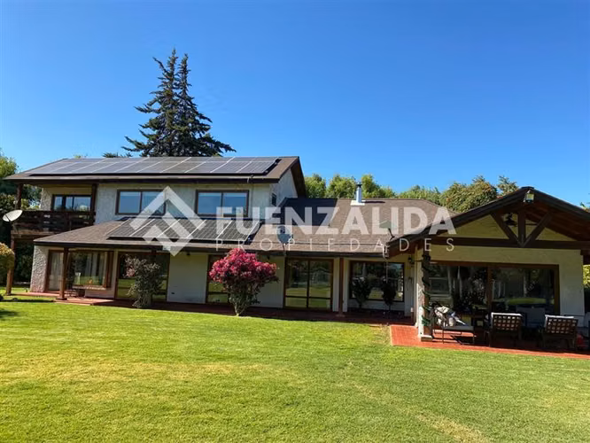 Parcela vendo 5D 4B Piscina Quincho P solar en Talagante