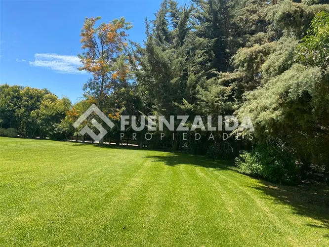 Parcela vendo 5D 4B Piscina Quincho P solar en Talagante