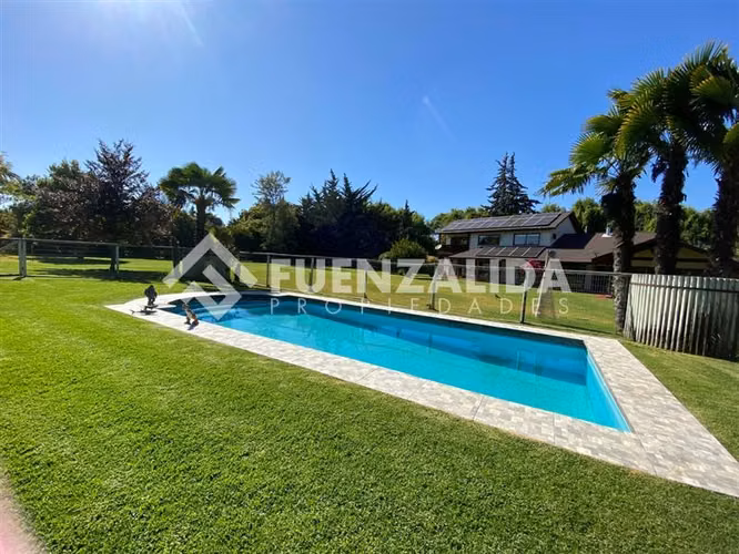 Parcela vendo 5D 4B Piscina Quincho P solar en Talagante
