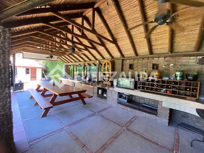 Parcela vendo 5D 4B Piscina Quincho P solar en Talagante