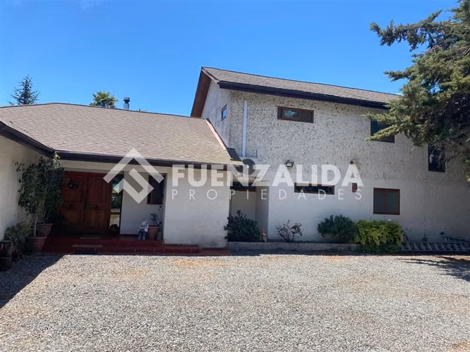 Parcela vendo 5D 4B Piscina Quincho P solar en Talagante