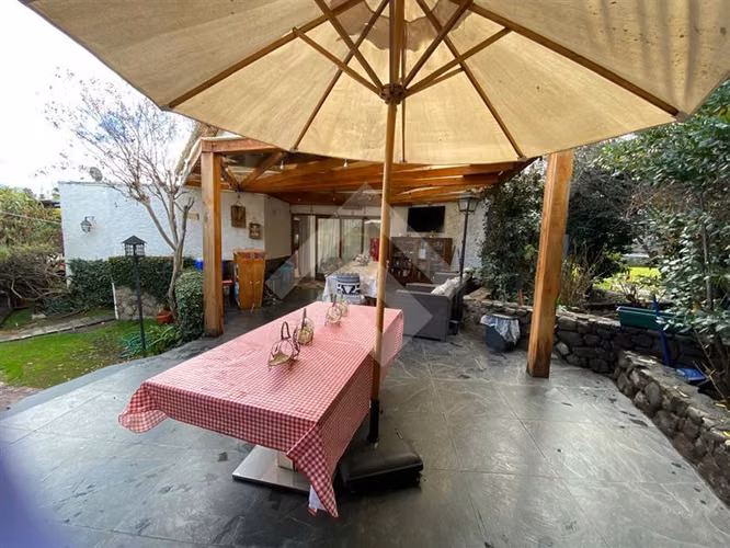 Arriendo casa 5D 6B piscina quincho terrazas en La Reina .