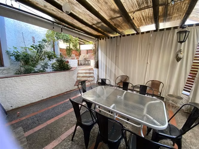 Arriendo casa 5D 6B piscina quincho terrazas en La Reina .