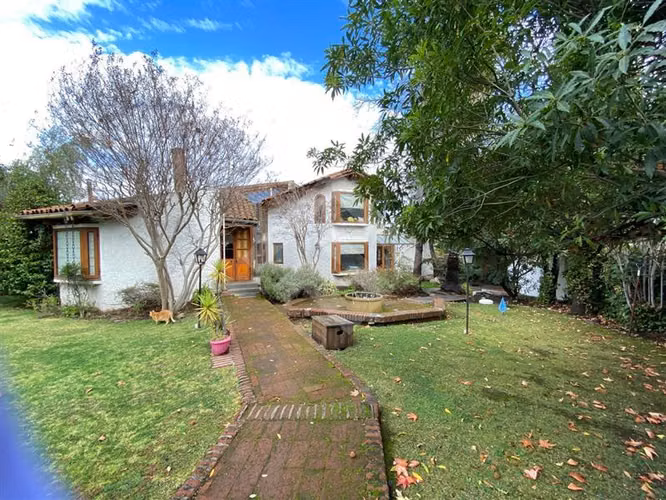 Arriendo casa 5D 6B piscina quincho terrazas en La Reina .