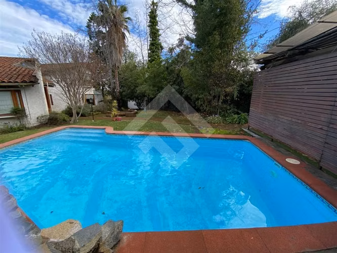 Arriendo casa 5D 6B piscina quincho terrazas en La Reina .