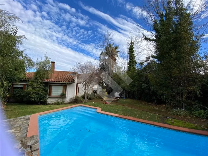 Arriendo casa 5D 6B piscina quincho terrazas en La Reina .