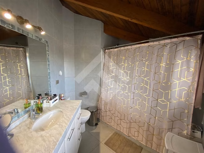 Arriendo casa 5D 6B piscina quincho terrazas en La Reina .