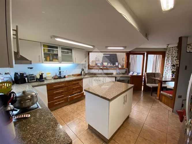 Arriendo casa 5D 6B piscina quincho terrazas en La Reina .