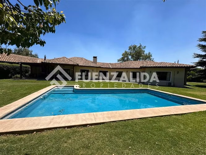 Amplia casa 4d 4b recepción final piscina, quincho,