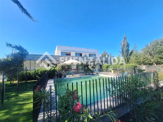 Parcela en venta en Talagante 5 dor. 5 baños