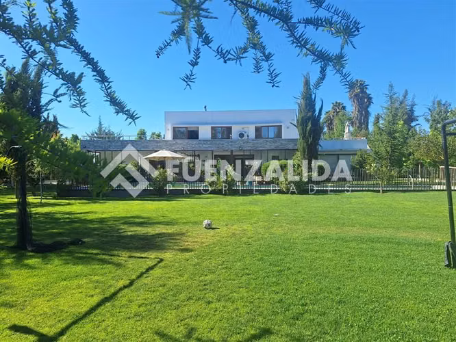 Parcela en venta en Talagante 5 dor. 5 baños