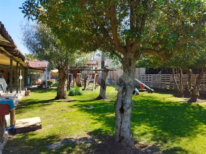 SE VENDE, parcela orilla camino 4 instaciones independiente