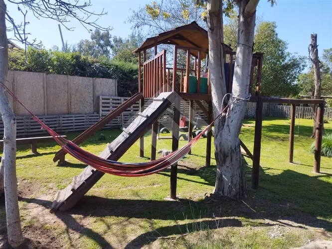 SE VENDE, parcela orilla camino 4 instaciones independiente