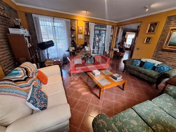 Parcela en venta en Padre Hurtado con dos casas