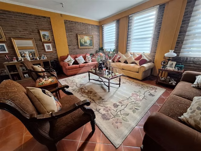 Parcela en venta en Padre Hurtado con dos casas