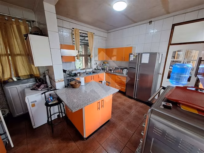 Parcela en venta en Padre Hurtado con dos casas