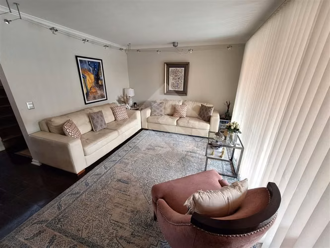 Casa venta de 5D. Piscina quincho laguna sol Padre Hurtado