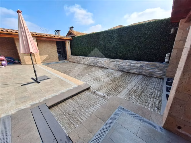 Casa venta de 5D. Piscina quincho laguna sol Padre Hurtado