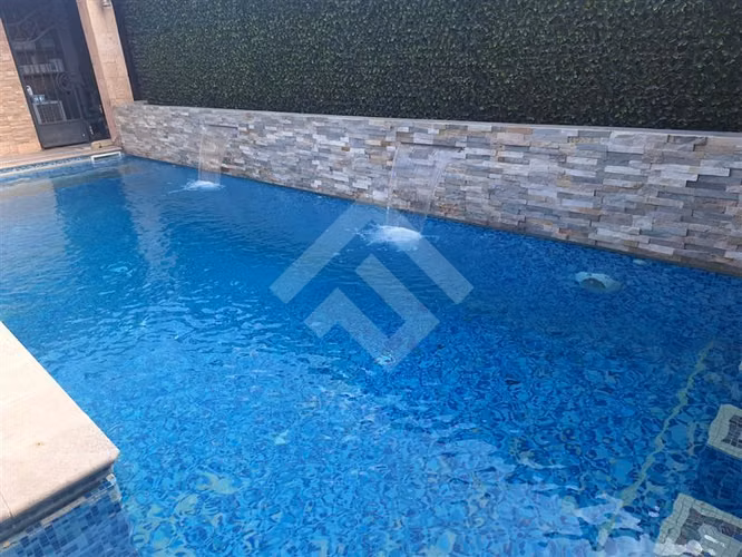 Casa venta de 5D. Piscina quincho laguna sol Padre Hurtado