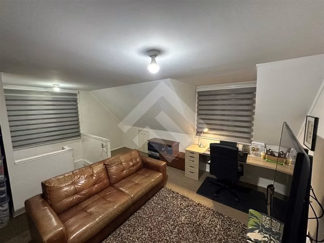 Casa en venta de 3 dorm 3 baños. casa tres pisos en Peñaflor