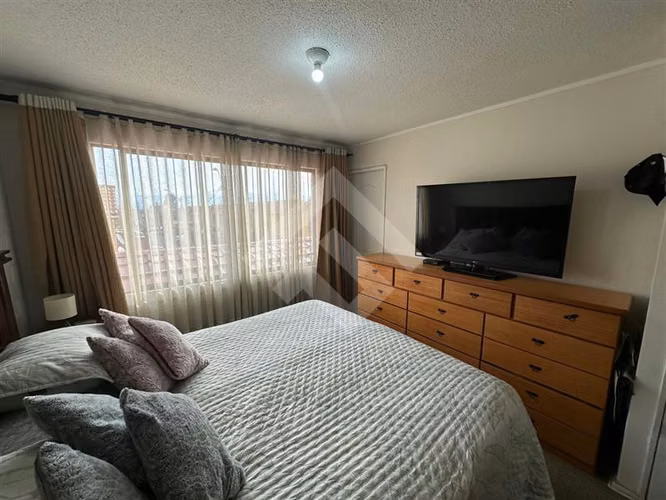 Casa en venta de 3 dorm 3 baños. casa tres pisos en Peñaflor