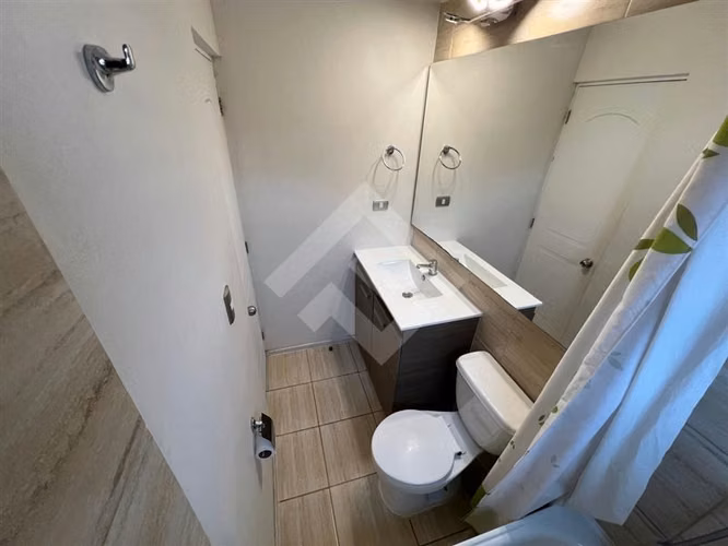Casa en venta de 3 dorm 3 baños. casa tres pisos en Peñaflor