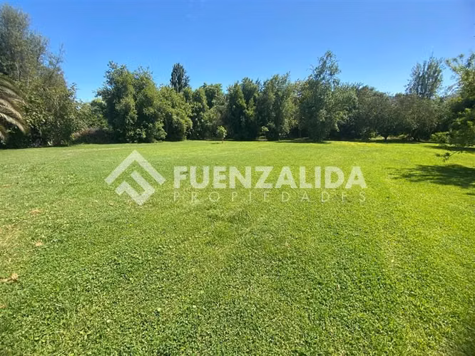 Parcela en venta en Talagante con 2 Casas,