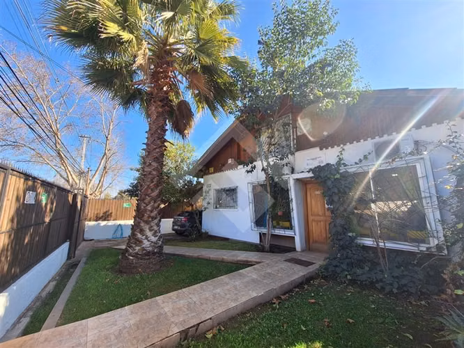 Casa en venta de 5 dorm. en Peñaflor