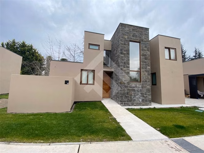 Casa 3D 3B patio estacionamiento arriendo en Isla de Maipo