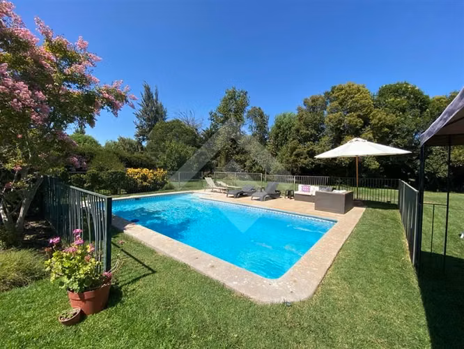 Casa vendo 5D 4B piscina , quincho, Condominio Talagante