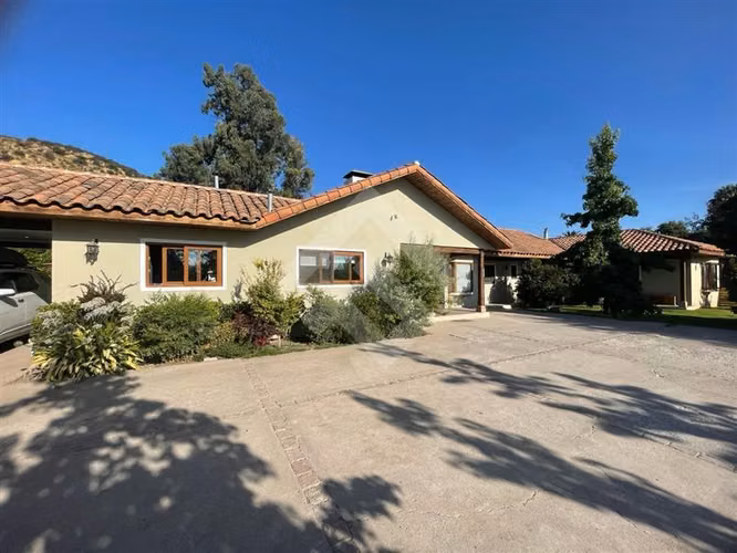 SE VENDE CASA CHILENA 5D 4B PISCINA MAS QUINCHO C/RECEPCIÓN