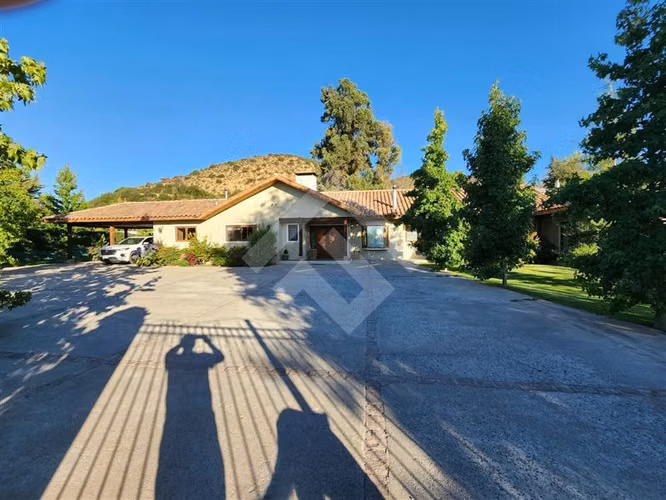 SE VENDE CASA CHILENA 5D 4B PISCINA MAS QUINCHO C/RECEPCIÓN