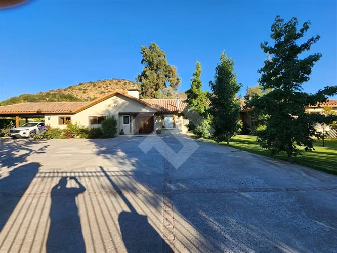 SE VENDE CASA CHILENA 5D 4B PISCINA MAS QUINCHO C/RECEPCIÓN