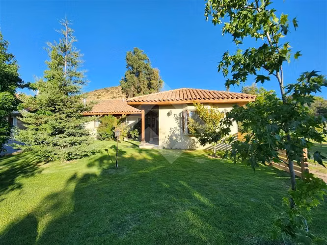 SE VENDE CASA CHILENA 5D 4B PISCINA MAS QUINCHO C/RECEPCIÓN