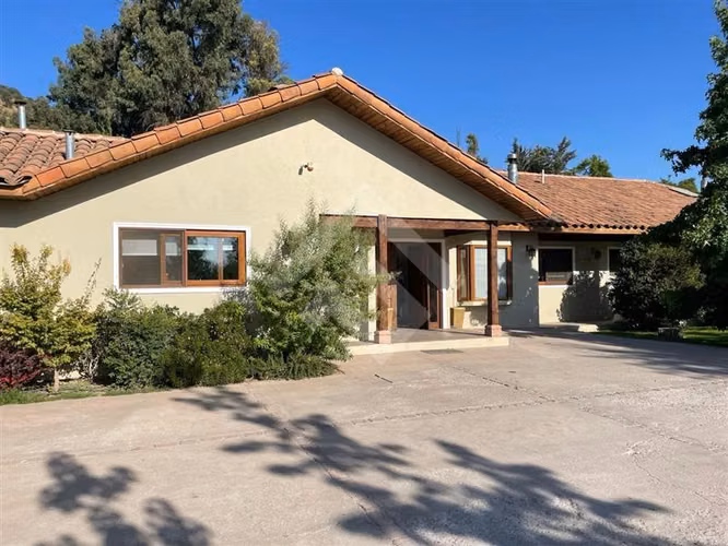 SE VENDE CASA CHILENA 5D 4B PISCINA MAS QUINCHO C/RECEPCIÓN