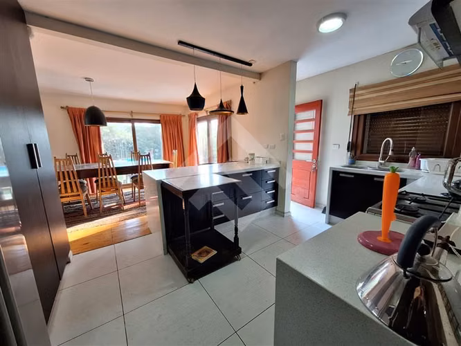 Casa en venta de 6 dorm. 5bañ Dos Casa Colonia Aleman Berlin