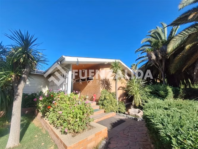 Casa en venta de 4 dorm. en Talagante Colegio Trebulco