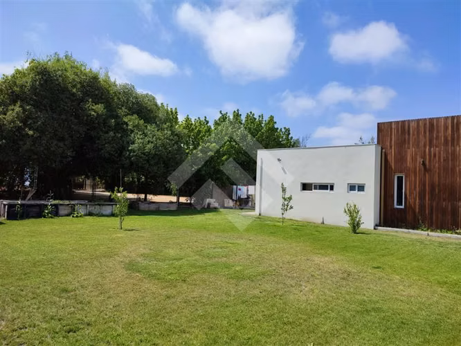 Parcela arriendo 4D3B canchas tenis Pad Condominio Talagante